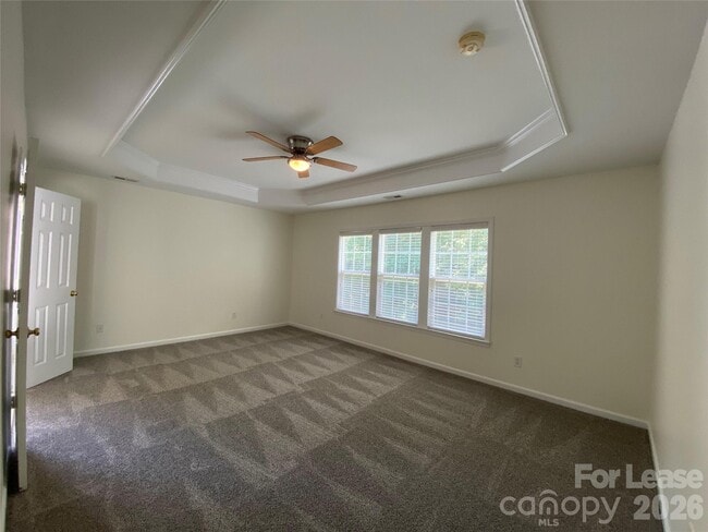 Building Photo - 9901 Hazelview Dr