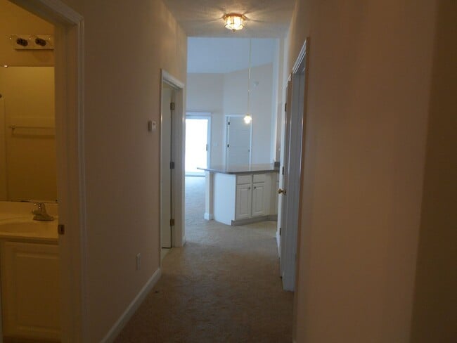Building Photo - 3 bedroom, 2 bath condo in Carolina Willows