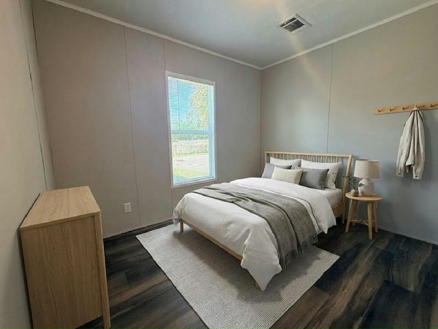 Building Photo - 240 Creek Water Cir