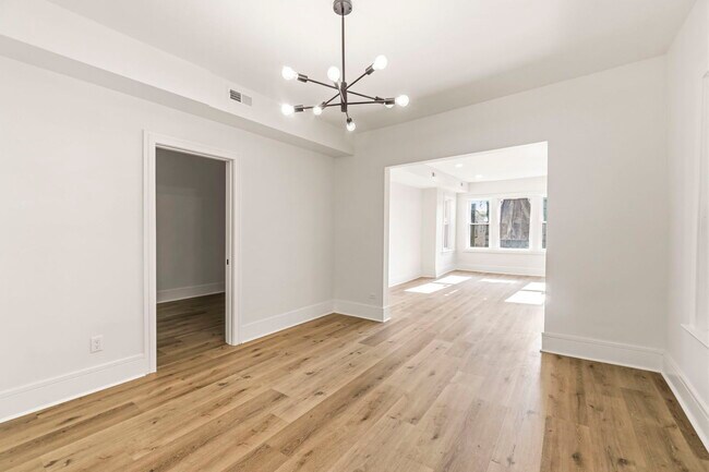Building Photo - 2112 S Drake Ave