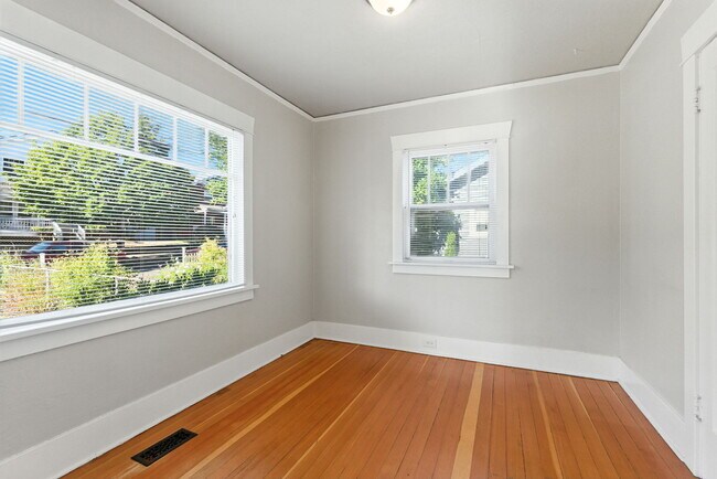 Building Photo - 3155 N Farragut St