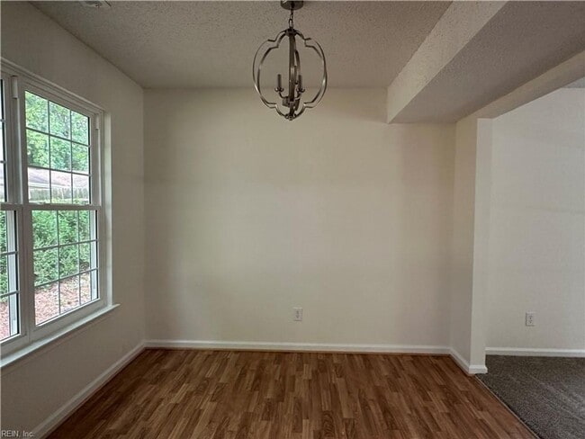 Building Photo - Beautiful 3 Bedroom 2.5 Bathroom Home in Lynnhaven