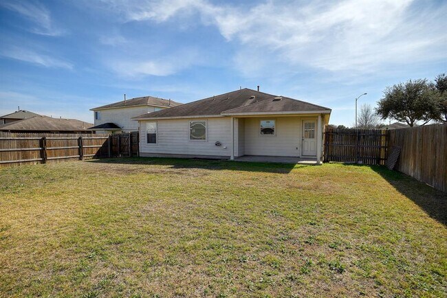 Building Photo - 319 Wildcat Dr