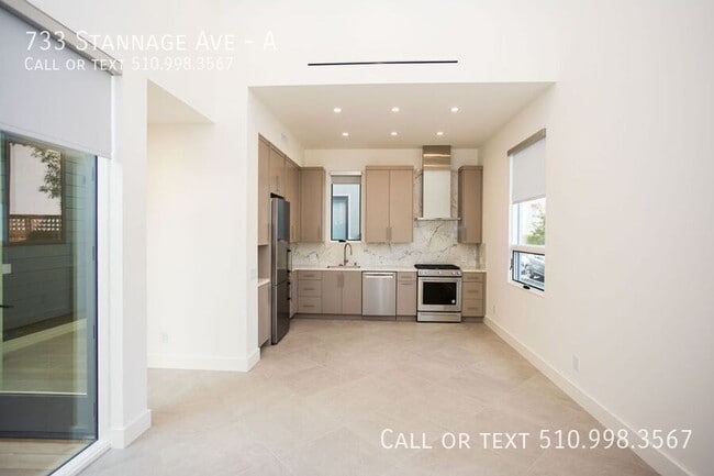 Building Photo - 733 Stannage Ave