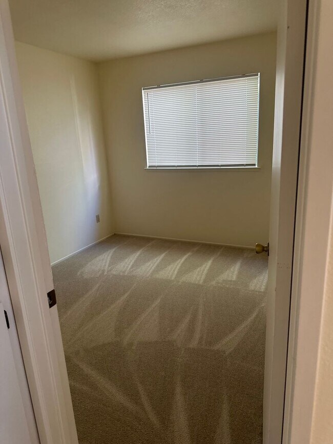 Building Photo - Adorable Rancho 3/2~~!  Please see entire add for viewings!!