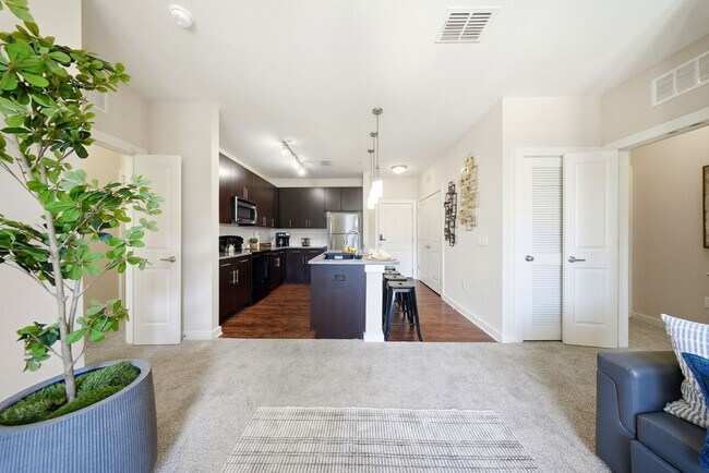 Building Photo - 1702 W Cleveland St