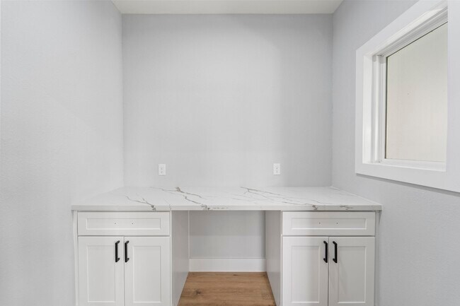 Building Photo - 6631 Foster St