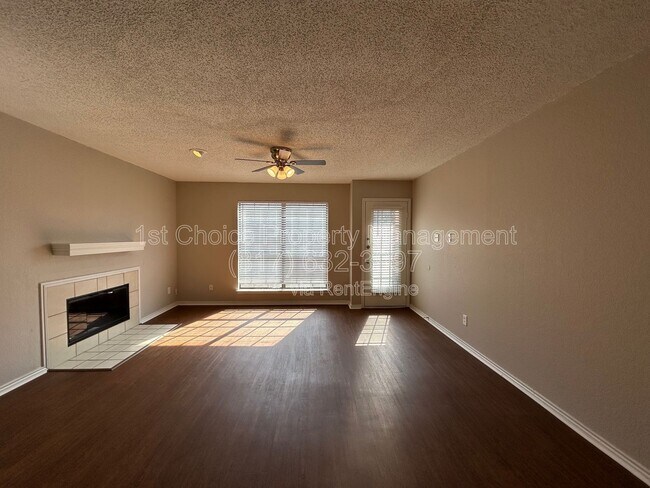 Building Photo - 7425 Kingswood Dr