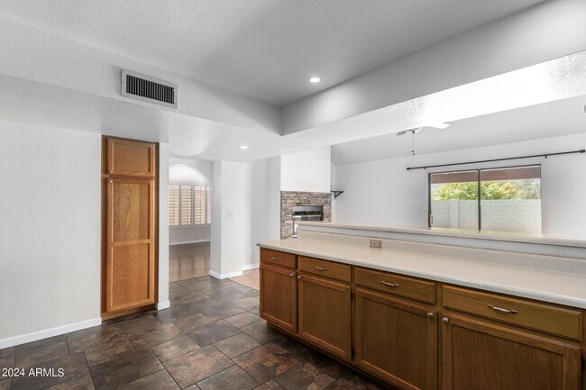 Building Photo - 11305 E Sunnyside Dr