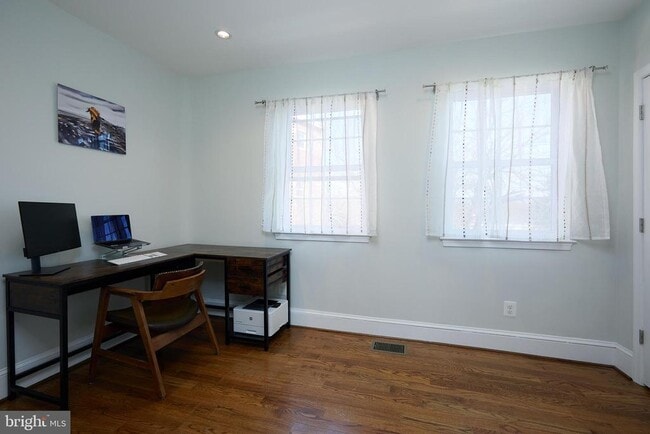 Building Photo - 421 Longfellow St NW