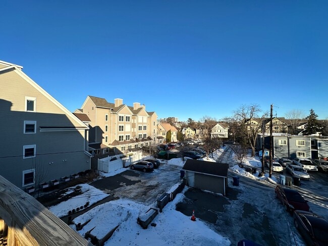 Building Photo - Updated 5-BR, 2-BA Apartment by the U of M Available!