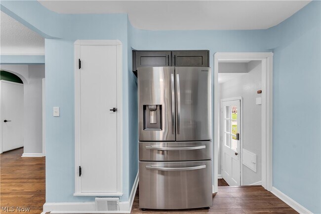 Building Photo - 4186 Lambert Rd