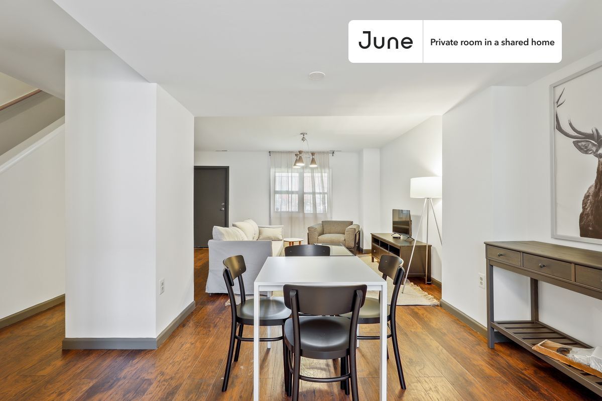 Building Photo - Room in Shared 5 bed/2 bath home in Logan Circle