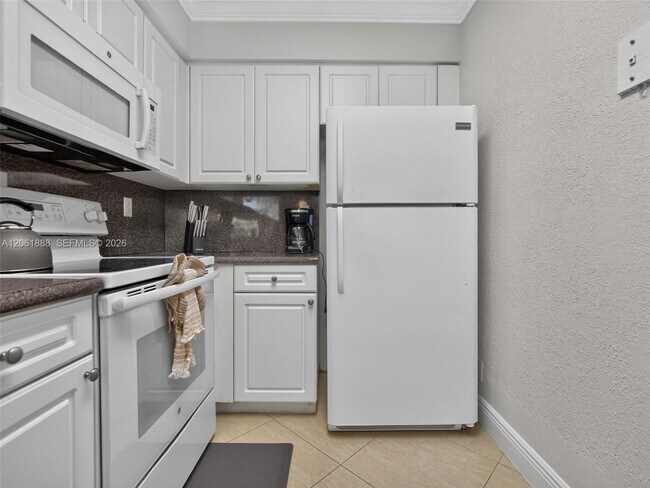 Building Photo - 2501 S Ocean Dr