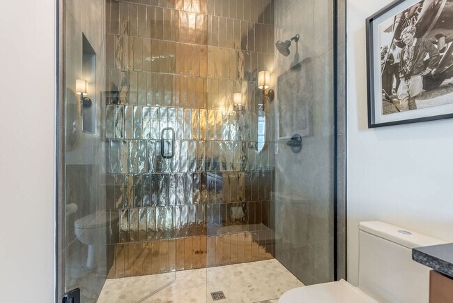 Building Photo - 87 Lucile St