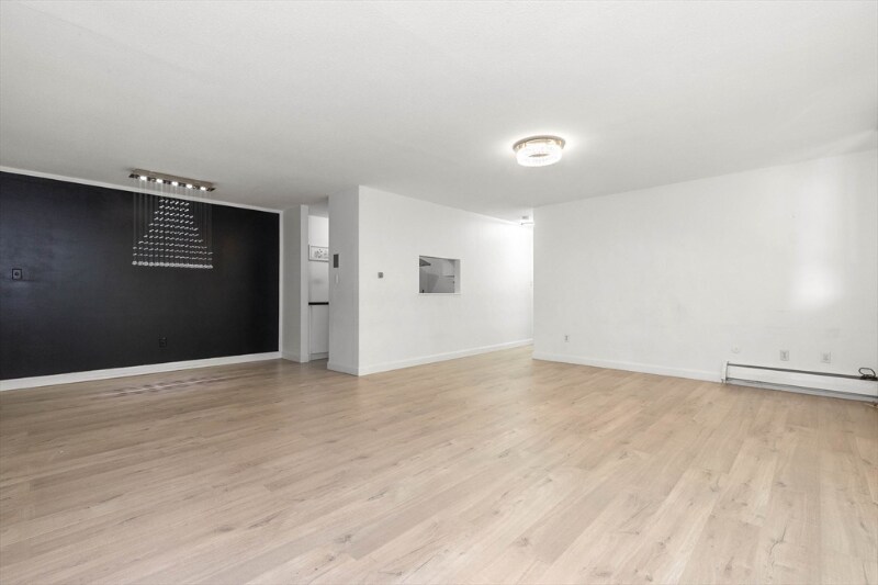 Building Photo - 11 Crescent Dr