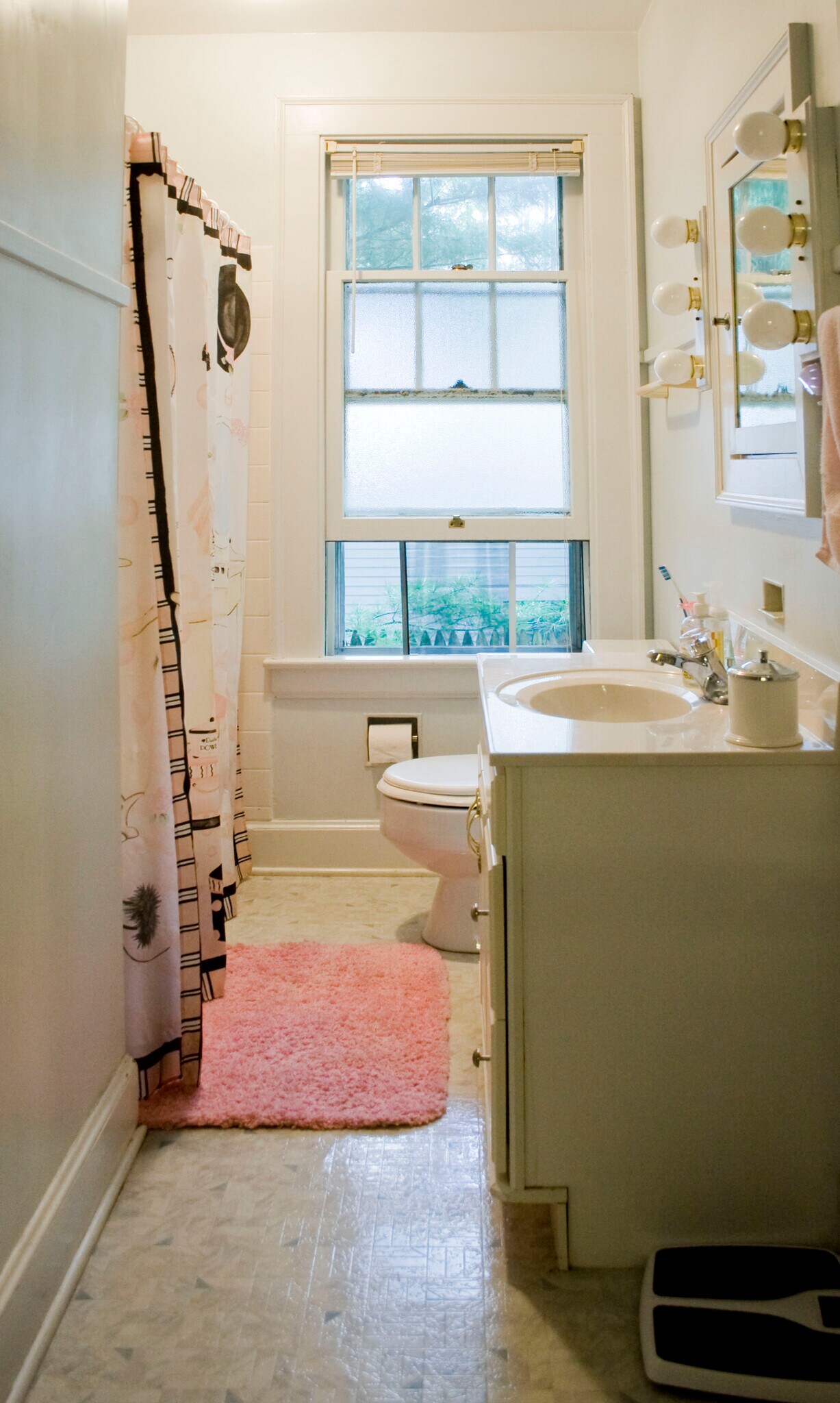 Main House Bath - 57 Elmwood Pl