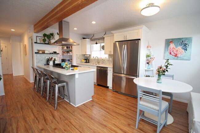 Building Photo - 205 NE 79th Ave