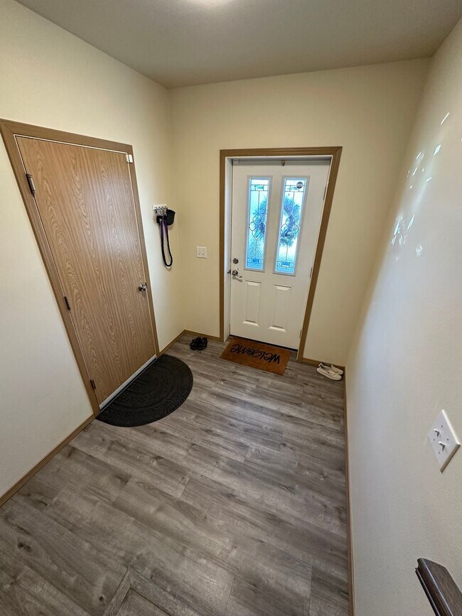 Building Photo - Large 3bd, 2.5 Bath Townhome for Rent in N...