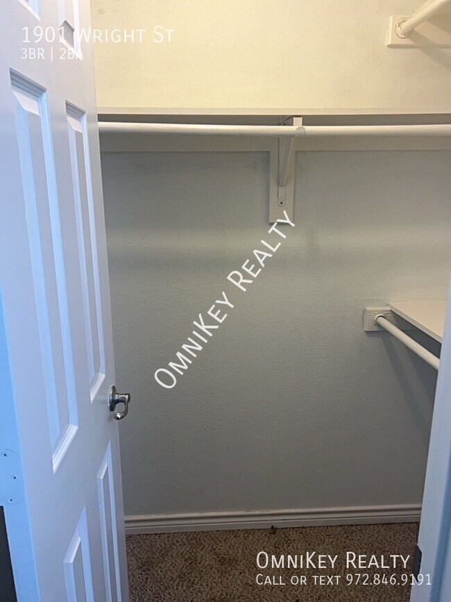 Building Photo - 1901 Wright St