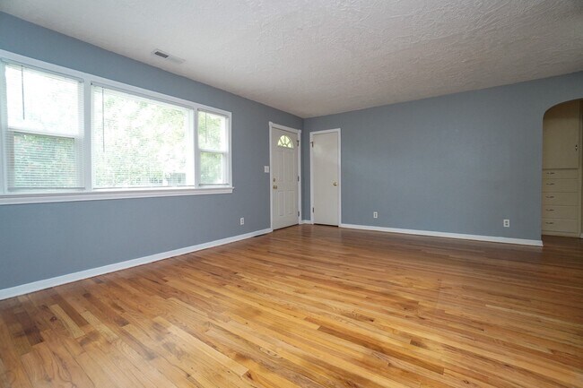 Building Photo - 1517 Chrisway Dr