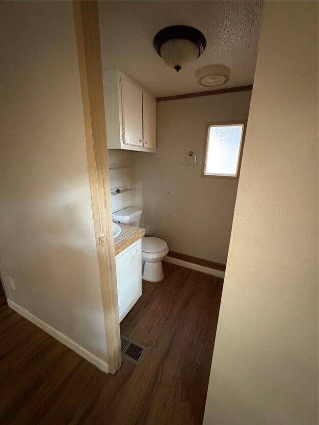 Building Photo - 210 Ridgeside Ct