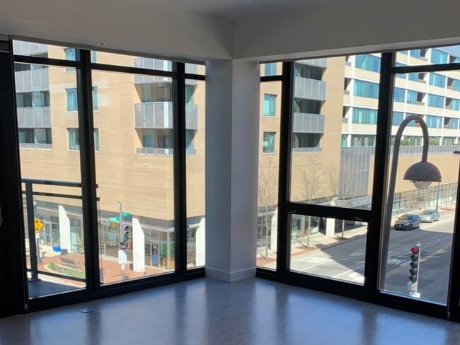 Building Photo - 847 Chicago Ave