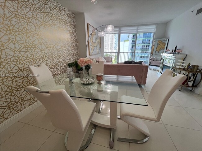 Building Photo - 1750 N Bayshore Dr