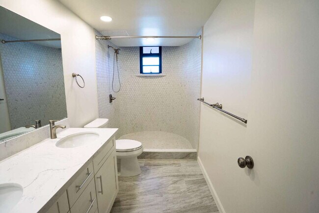 Building Photo - Bright 3-Bedroom Honolulu Condo with 2 Parking Stalls – $3,250/Month