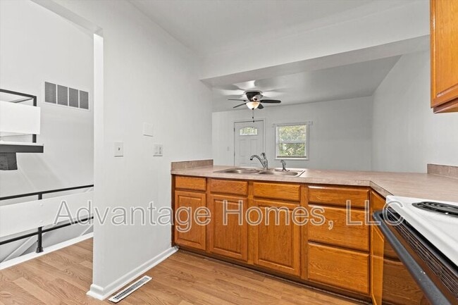 Building Photo - 805 N 70th St