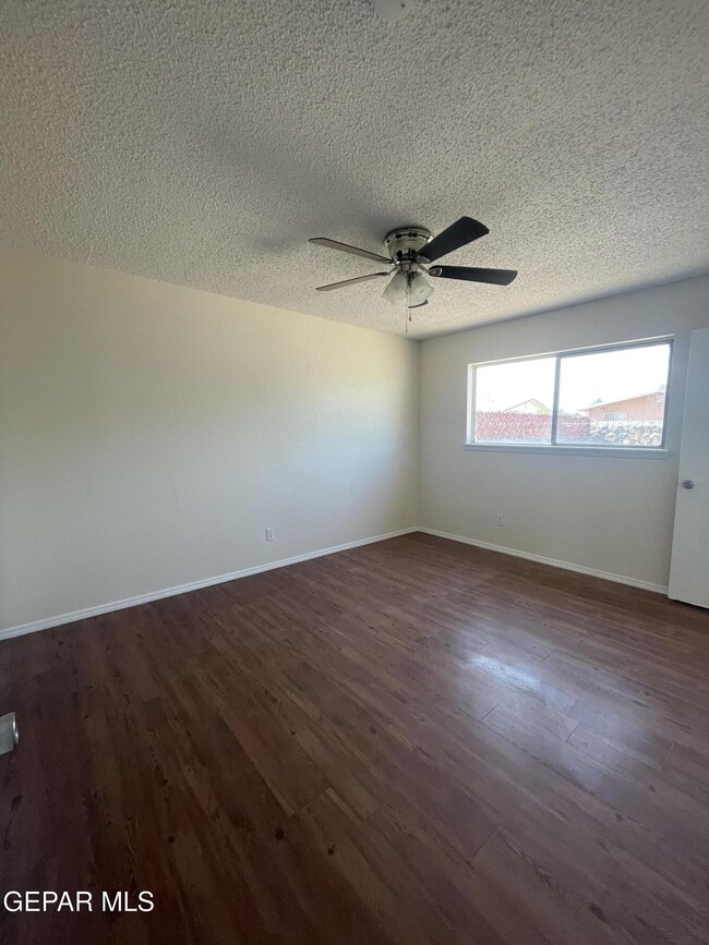Building Photo - 10830 Cardigan Dr