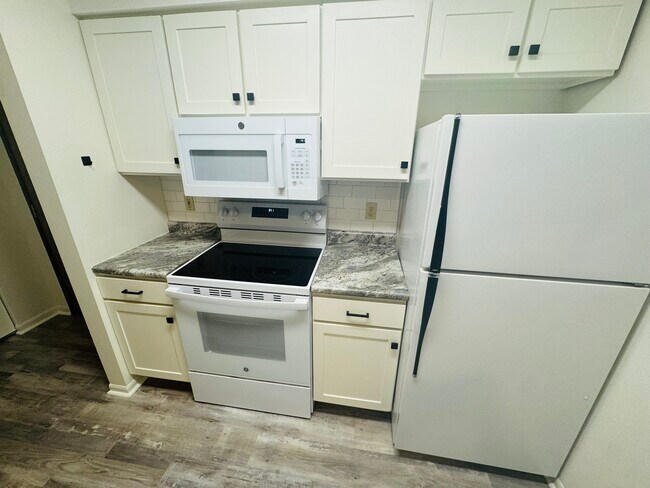 Building Photo - 365 Beaver Kreek Center