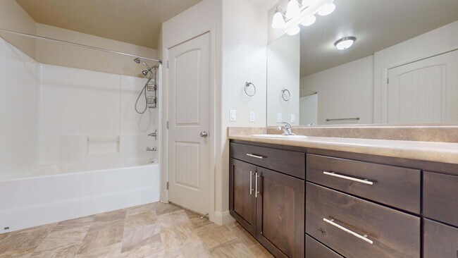 Building Photo - 3 Bedroom Cedar Bend Townhome