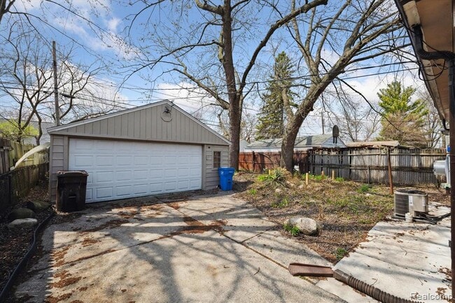 Building Photo - 452 Sunningdale Dr