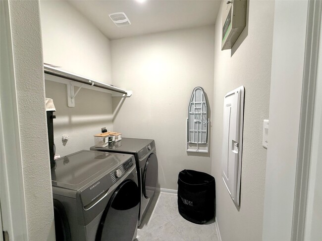 Building Photo - 15782 Cairnwell Bend Dr