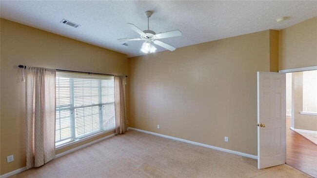 Building Photo - 615 Castle Brook Dr