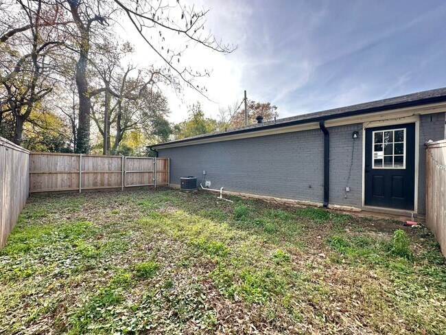 Building Photo - Pecan St. (LEASE UP ONLY)