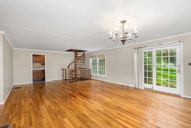 Building Photo - 607 E Wheel Rd