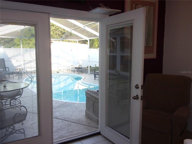 Building Photo - 1712 Suffolk Dr