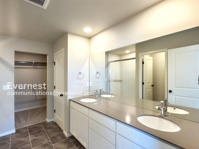 Building Photo - 2814 Barnstormer St