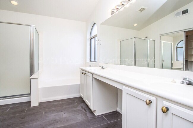 Building Photo - 1944 W Canyon Way