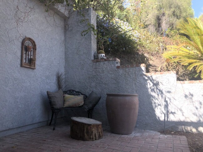 Building Photo - 3 Bed / 3 Bath in Woodland Hills