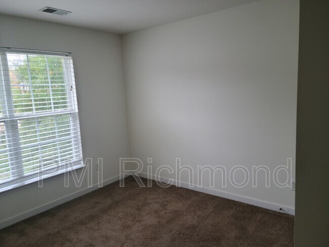 Building Photo - 8014 Cottesmore Ct