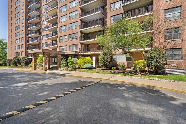 Primary Photo - 225 St Pauls Ave