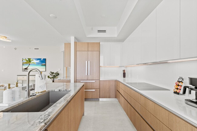 Building Photo - 3100 N Ocean Dr