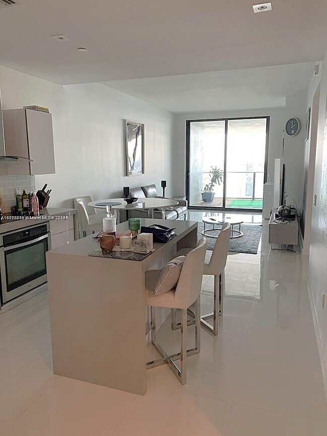 Building Photo - 1600 NE 1st Ave