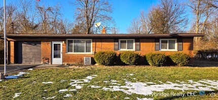 Building Photo - Updated 3-Bedroom (Bonus Roon/4th Bedroom)...