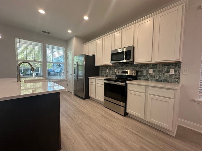 Building Photo - BRAND NEW HOME!
