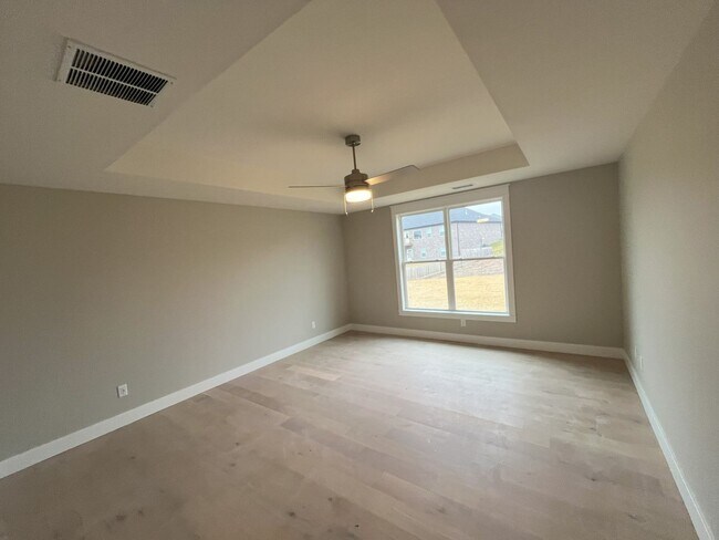 Building Photo - Beautiful, nearly-new 4 bedroom, 2 bath home on a cul-de-sac in the exclusive Lion's Gate neighbo...