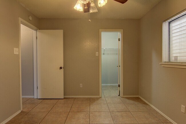 Building Photo - 7125 Laramie Ln